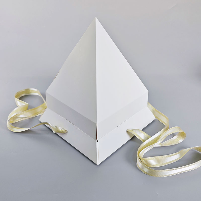 Custom Pyramid Cake Boxes (4)